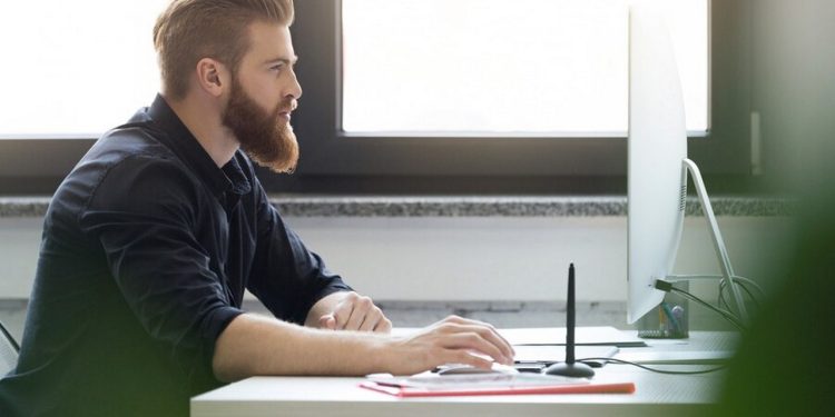 Ergonomia to nie przelewki. Jak wybrać myszkę komputerową i uchwyt na monitor? - Technologia praca przy komputerze