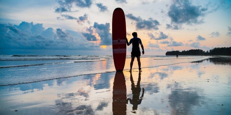 Gdzie surfować w Europie? Przewodnik po najlepszych miejscach - Podróże przewodnik p najlepszych miejscach do surfingu