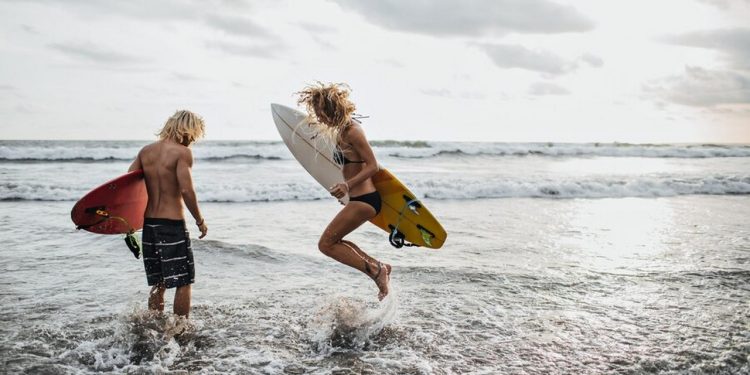 Surfing w Polsce: Gdzie szukać fal na Bałtyku? - Podróże miejsca do surfingu w Polsce
